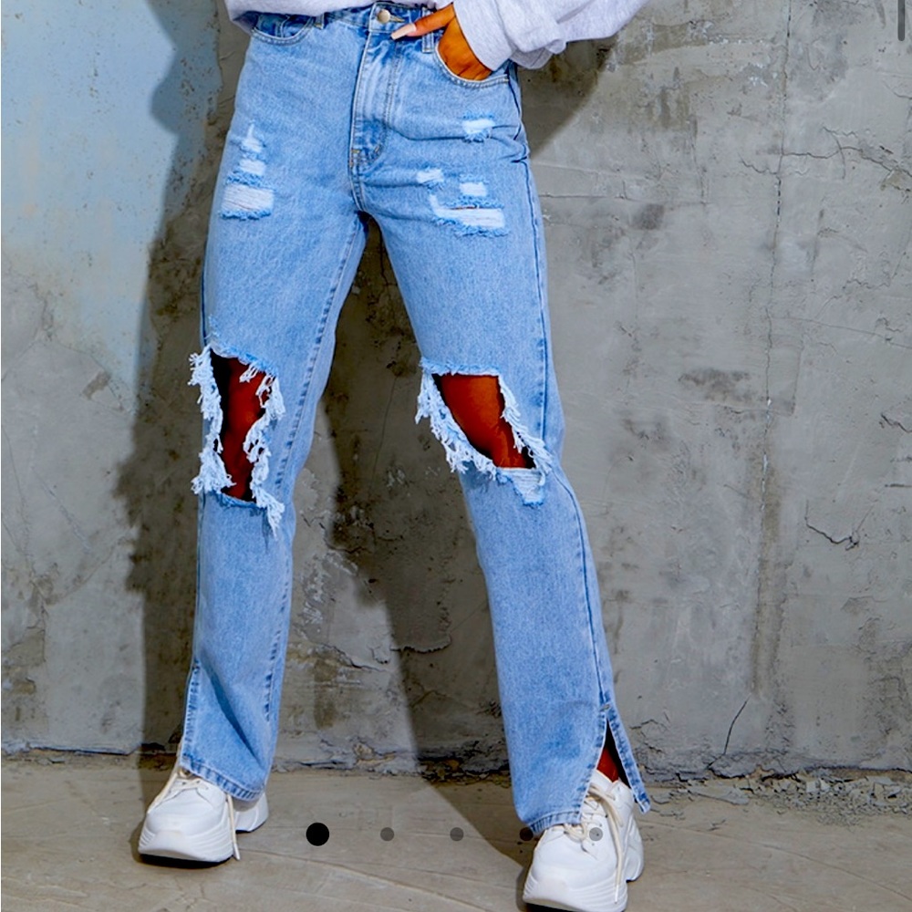 Pretty Little Thing Jeans Light Blue Wash Ripped Open Knee